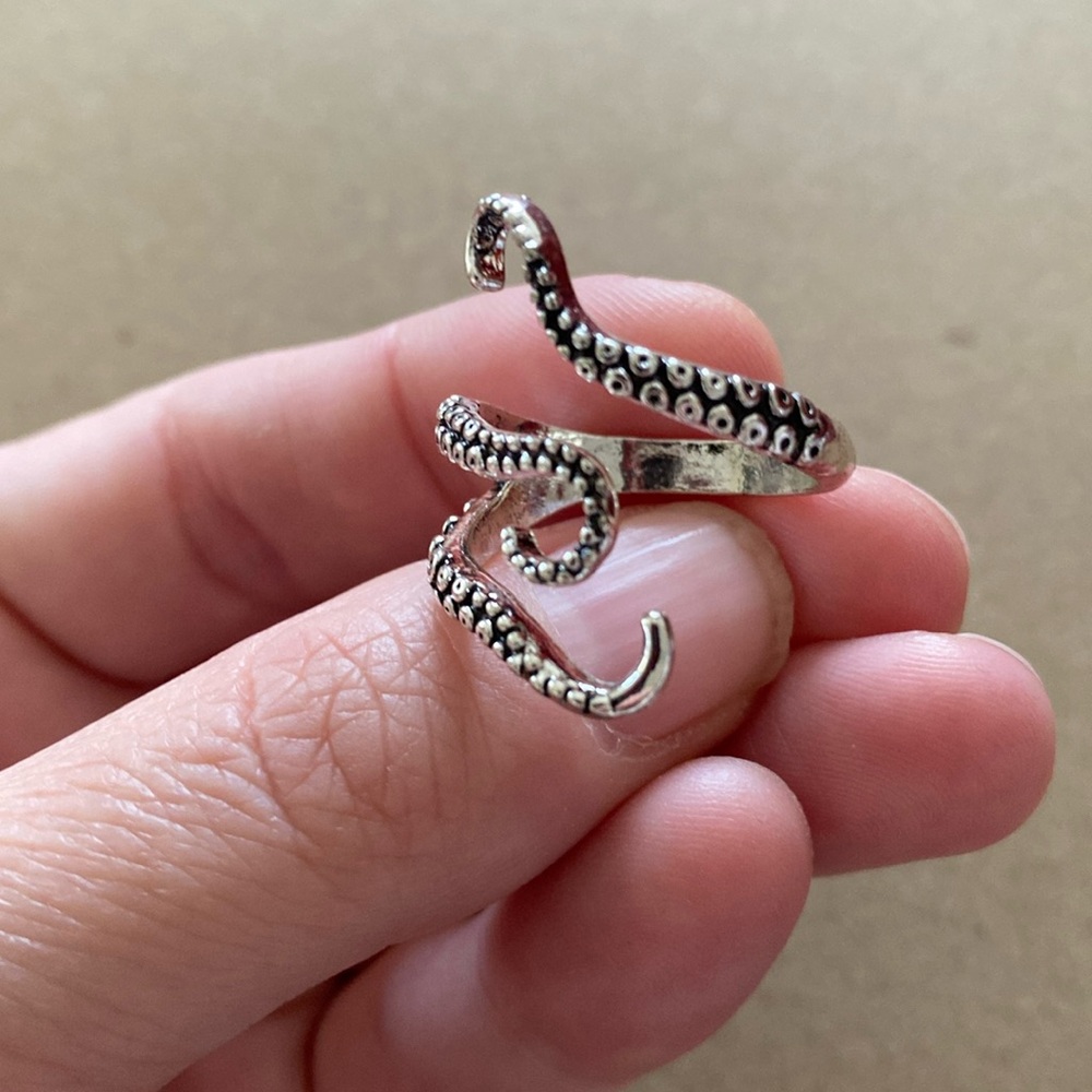 🆕Unisex Exotic Silver & Pewter Colossal Squid/Kraken Ring- Adjustable